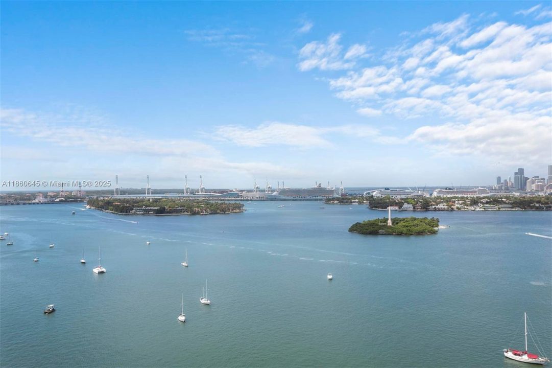 For Sale: $2,495,000 (2 beds, 2 baths, 1440 Square Feet)