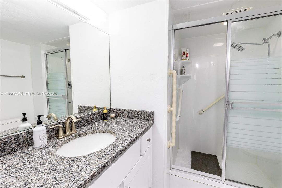 Recientemente alquilado: $1,600 (2 camas, 2 baños, 1412 Pies cuadrados)