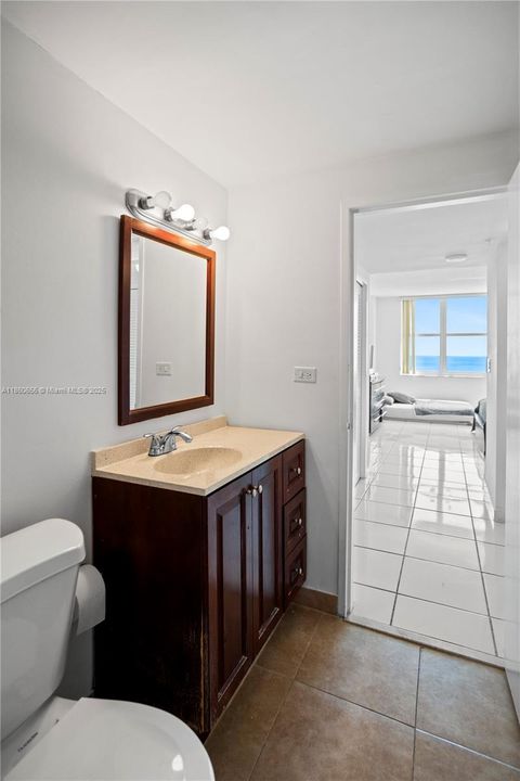 合同活跃: $600,000 (1 贝兹, 1 浴室, 930 平方英尺)