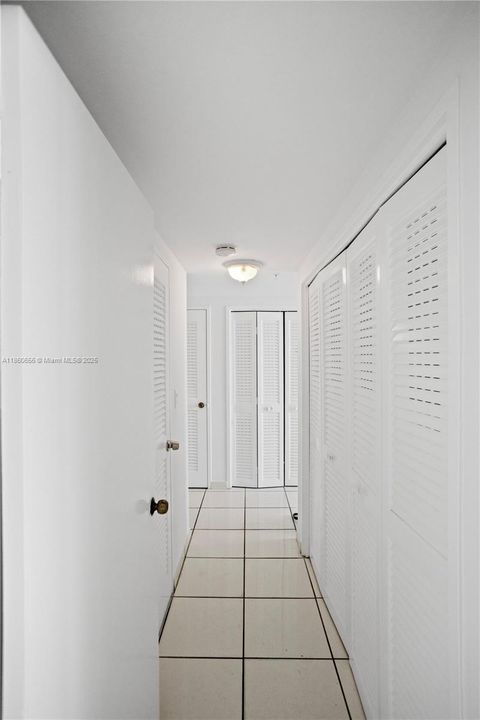 合同活跃: $600,000 (1 贝兹, 1 浴室, 930 平方英尺)