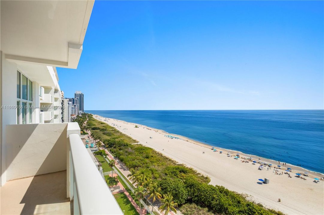 合同活跃: $600,000 (1 贝兹, 1 浴室, 930 平方英尺)