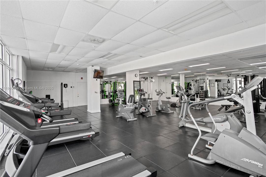 合同活跃: $600,000 (1 贝兹, 1 浴室, 930 平方英尺)