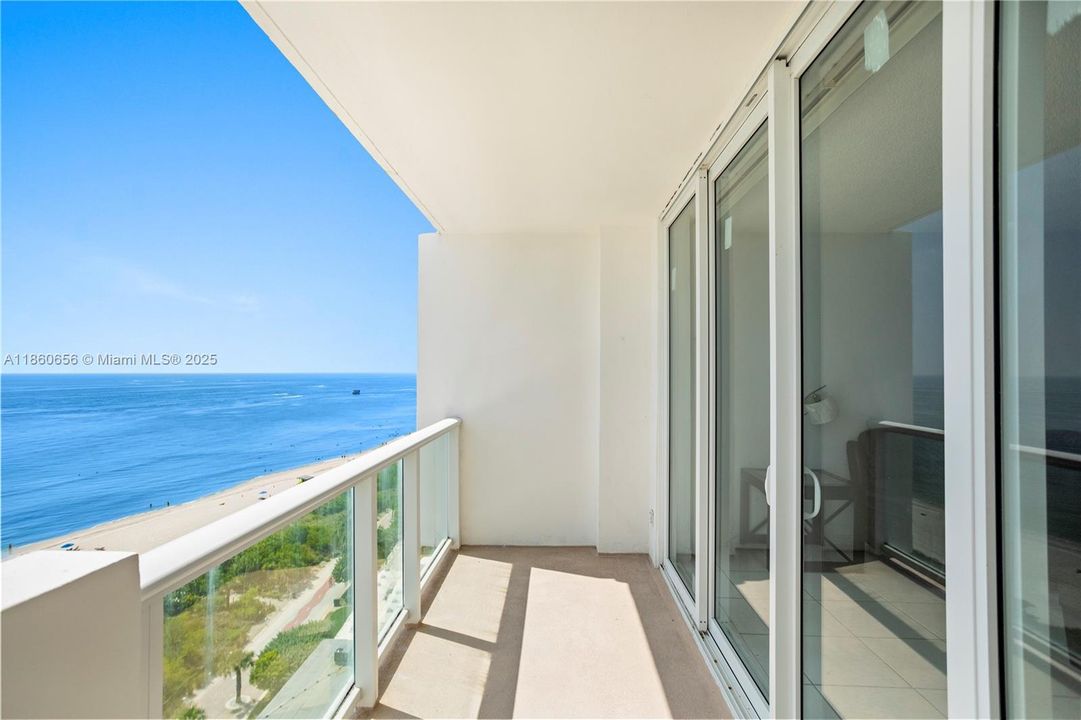 合同活跃: $600,000 (1 贝兹, 1 浴室, 930 平方英尺)