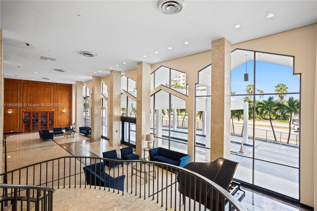 合同活跃: $600,000 (1 贝兹, 1 浴室, 930 平方英尺)