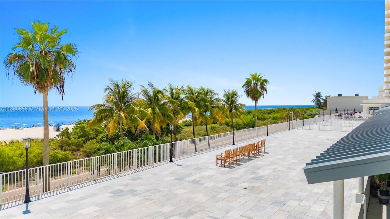 合同活跃: $600,000 (1 贝兹, 1 浴室, 930 平方英尺)