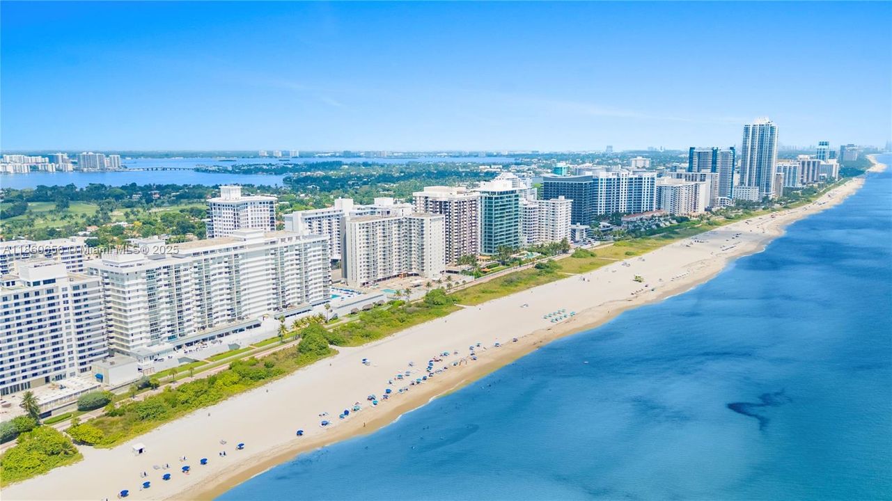 合同活跃: $600,000 (1 贝兹, 1 浴室, 930 平方英尺)