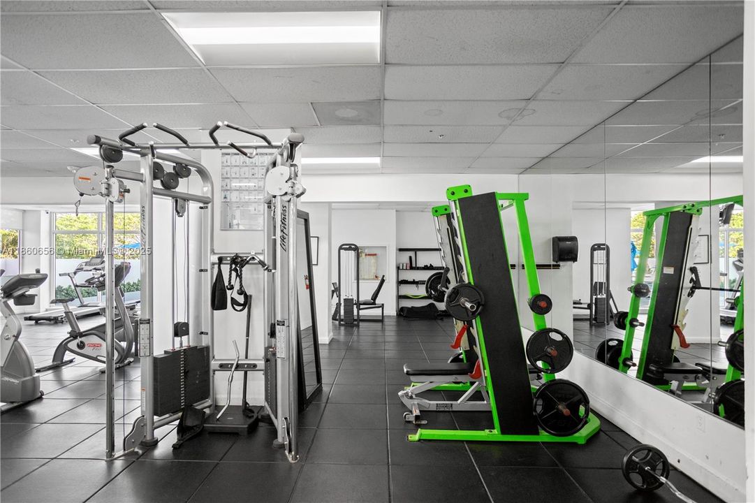 合同活跃: $600,000 (1 贝兹, 1 浴室, 930 平方英尺)