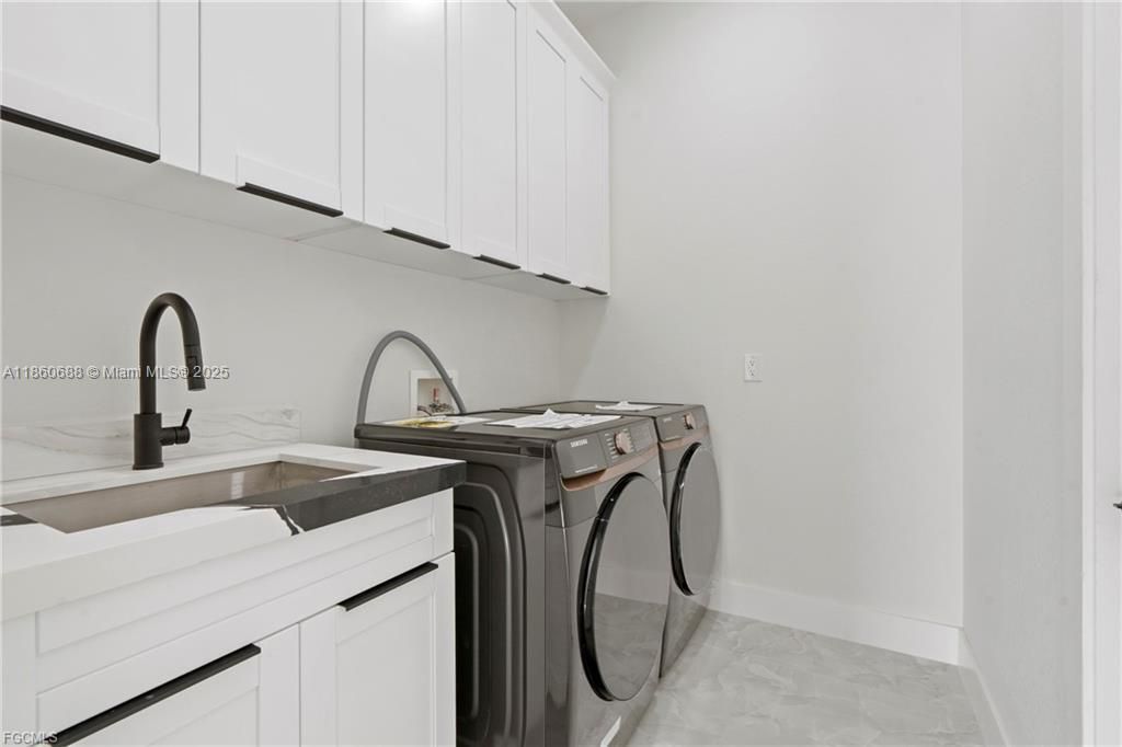 待售: $999,999 (4 贝兹, 3 浴室, 2561 平方英尺)