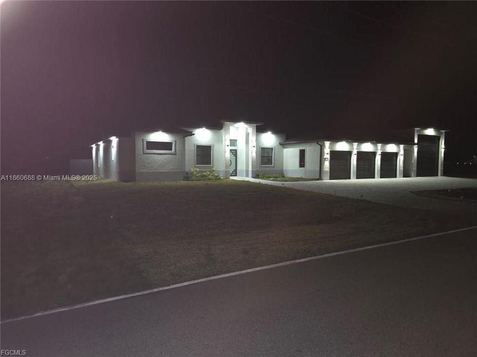 待售: $999,999 (4 贝兹, 3 浴室, 2561 平方英尺)