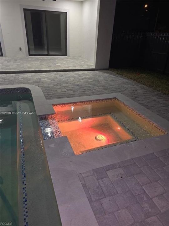 待售: $999,999 (4 贝兹, 3 浴室, 2561 平方英尺)