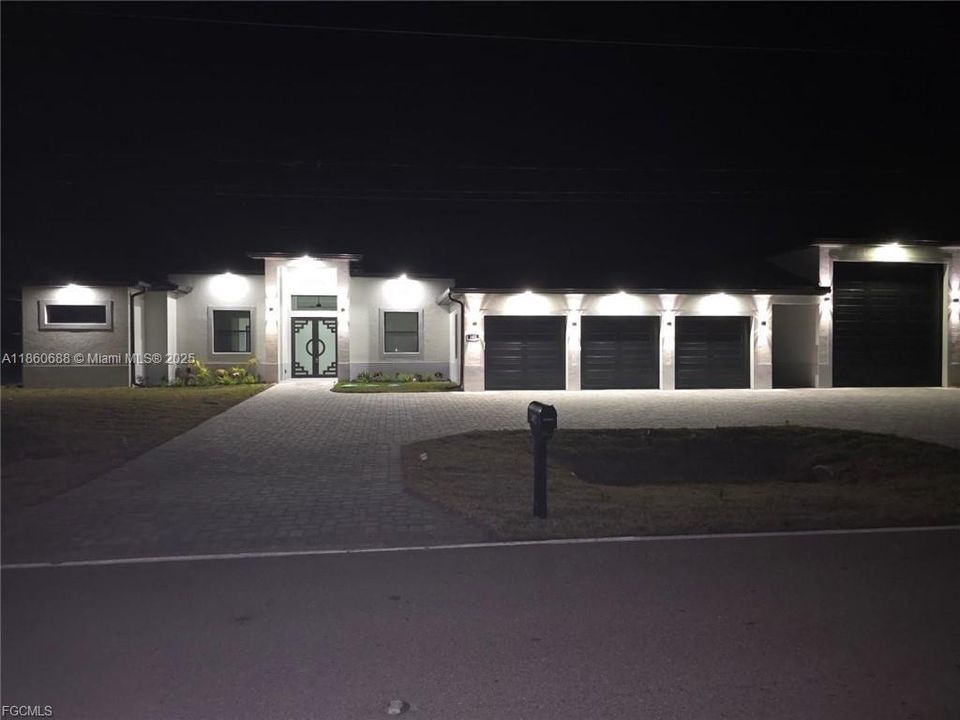 待售: $999,999 (4 贝兹, 3 浴室, 2561 平方英尺)