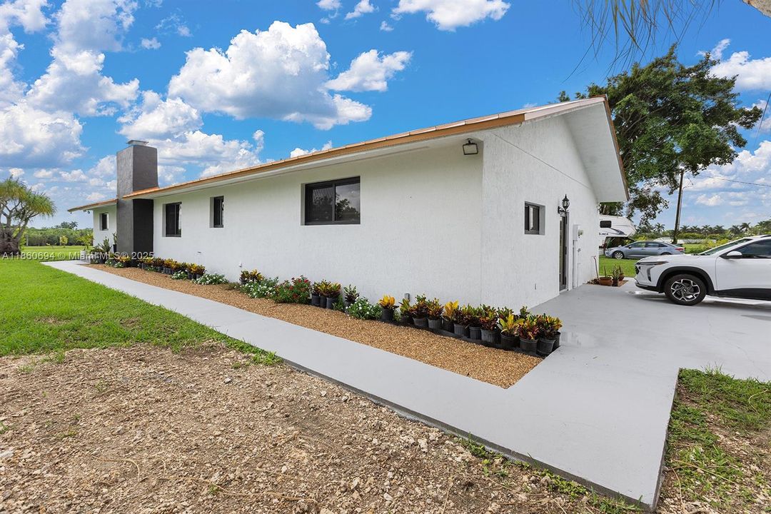 For Sale: $1,599,900 (4 beds, 2 baths, 2698 Square Feet)