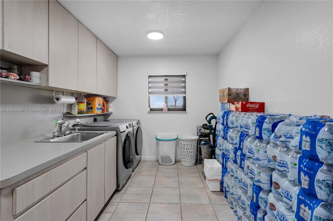 For Sale: $1,599,900 (4 beds, 2 baths, 2698 Square Feet)