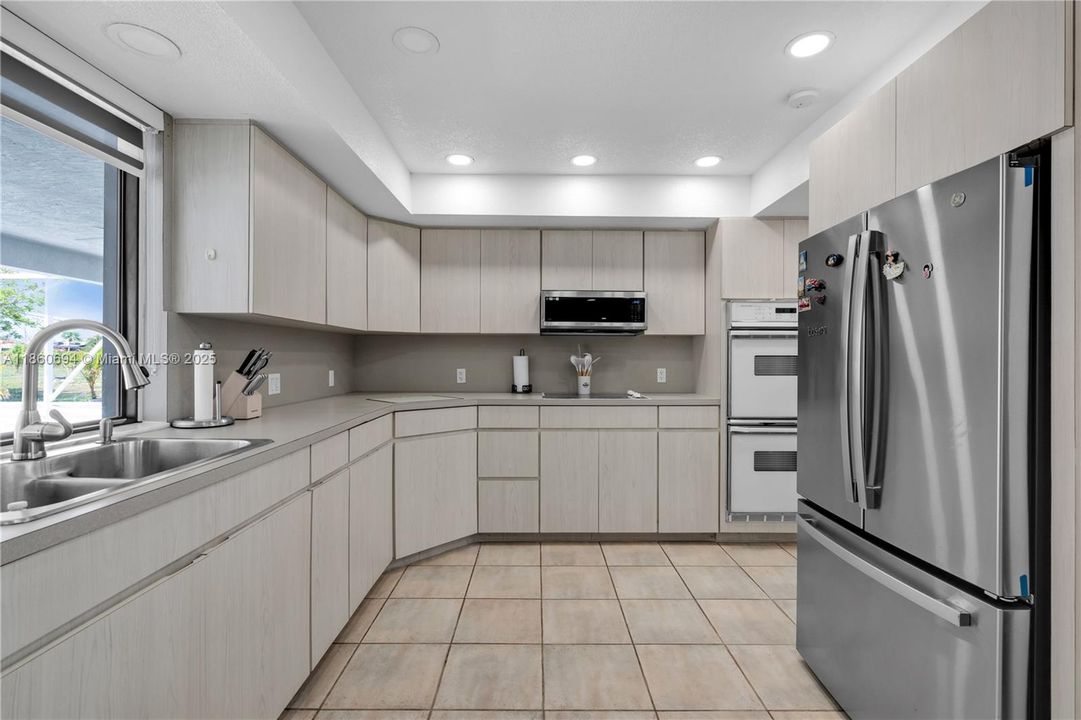 For Sale: $1,599,900 (4 beds, 2 baths, 2698 Square Feet)