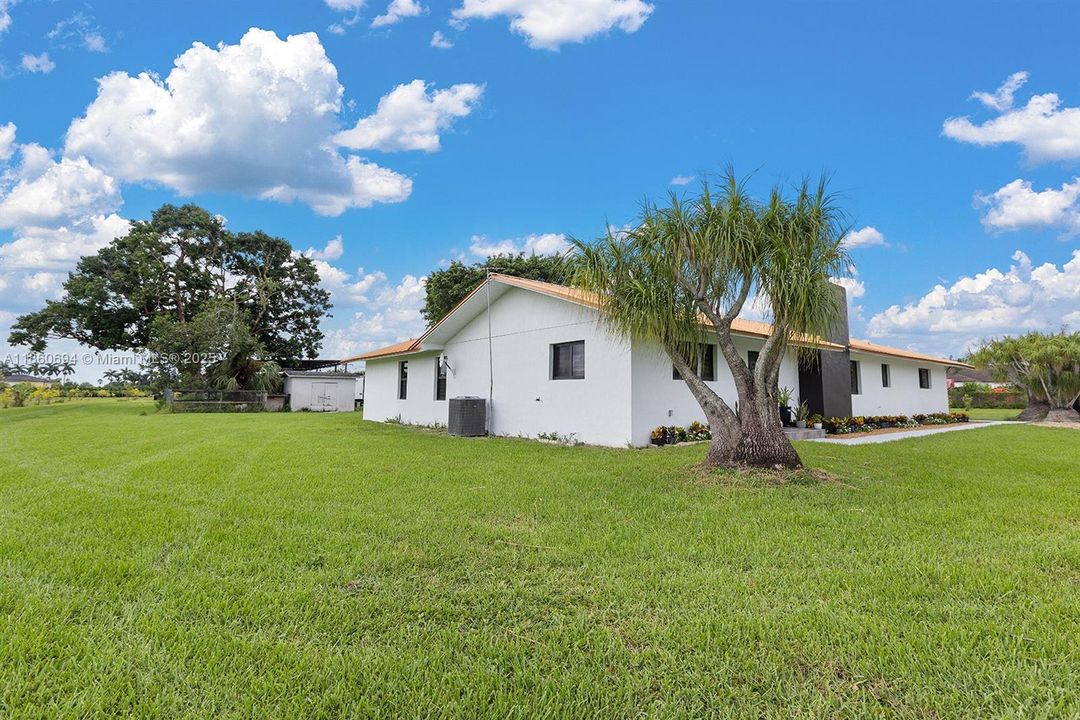 For Sale: $1,599,900 (4 beds, 2 baths, 2698 Square Feet)