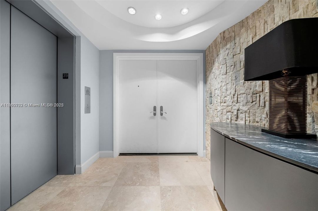 Active With Contract: $13,000 (3 beds, 3 baths, 1927 Square Feet)