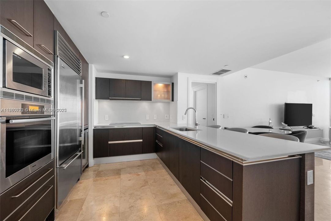 Active With Contract: $13,000 (3 beds, 3 baths, 1927 Square Feet)