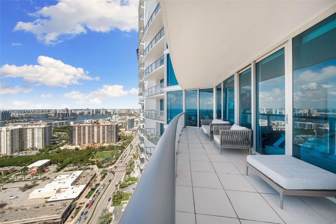 Active With Contract: $13,000 (3 beds, 3 baths, 1927 Square Feet)