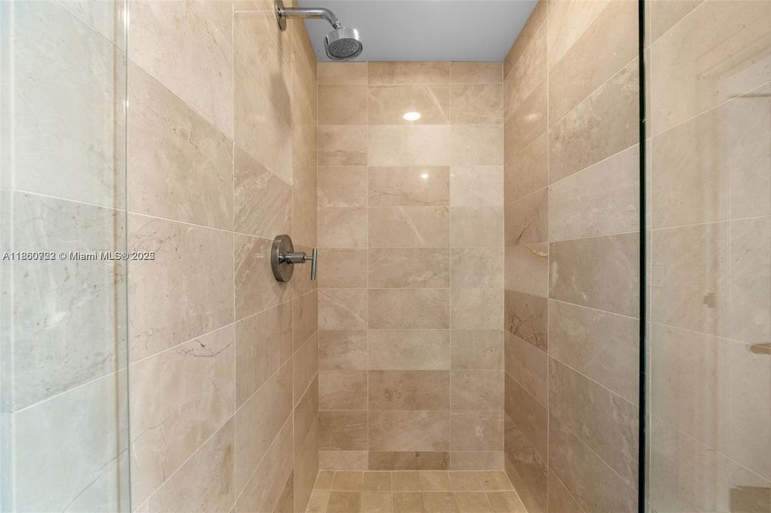 Active With Contract: $13,000 (3 beds, 3 baths, 1927 Square Feet)