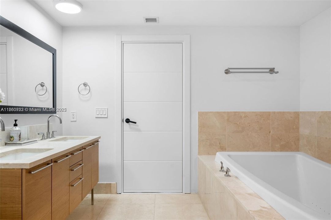 Active With Contract: $13,000 (3 beds, 3 baths, 1927 Square Feet)