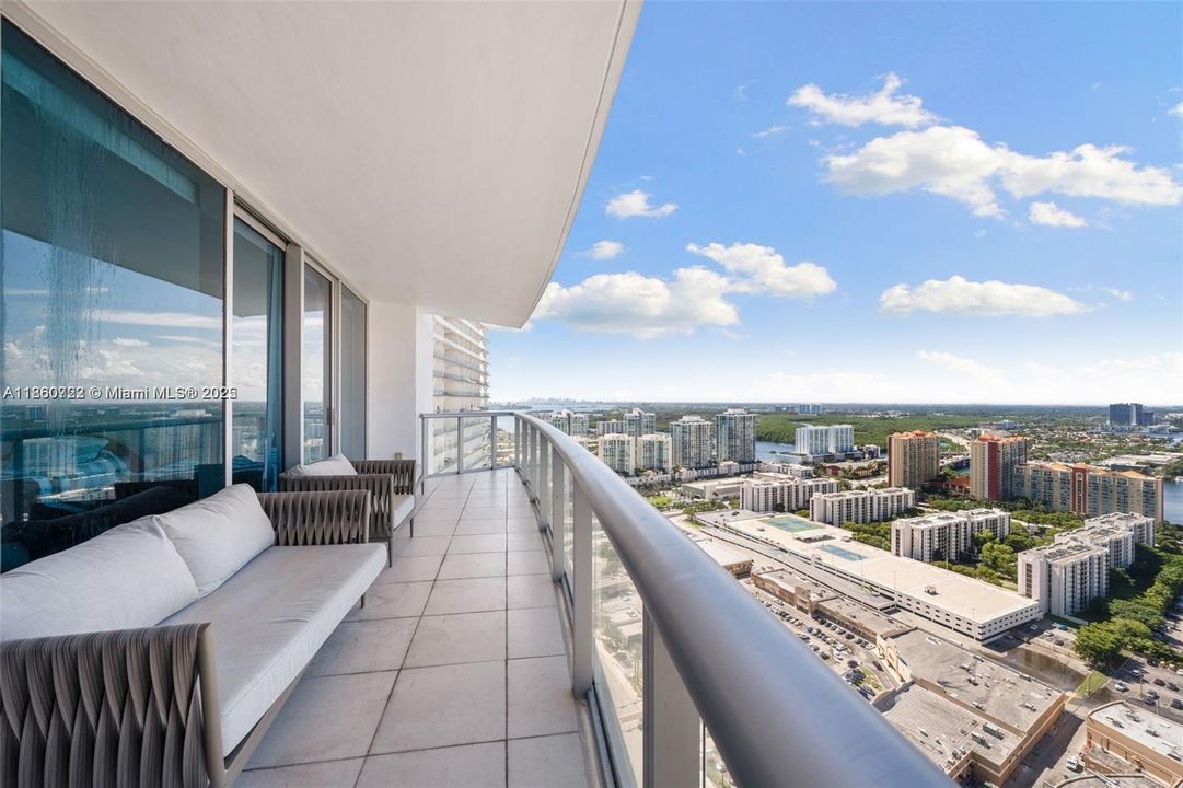 Active With Contract: $13,000 (3 beds, 3 baths, 1927 Square Feet)