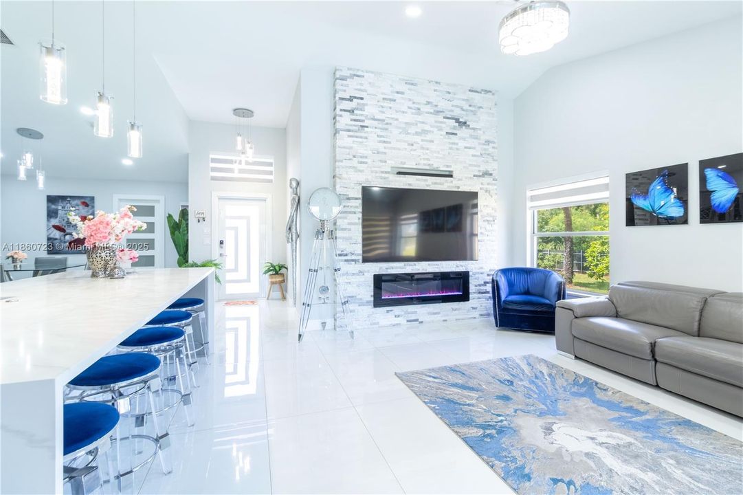 For Sale: $599,900 (2 beds, 2 baths, 1672 Square Feet)