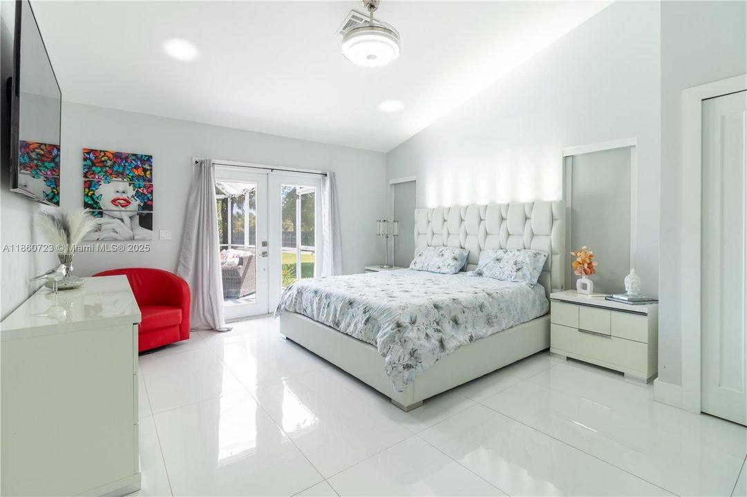 For Sale: $599,900 (2 beds, 2 baths, 1672 Square Feet)