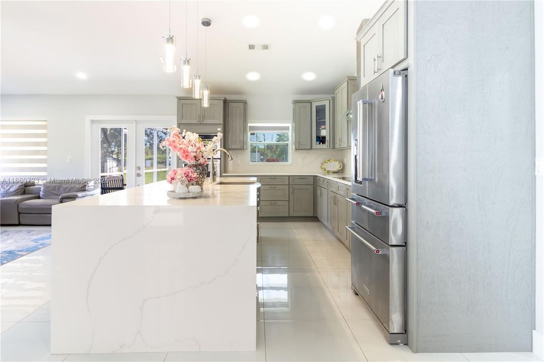 For Sale: $599,900 (2 beds, 2 baths, 1672 Square Feet)