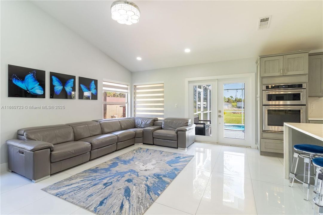 For Sale: $599,900 (2 beds, 2 baths, 1672 Square Feet)