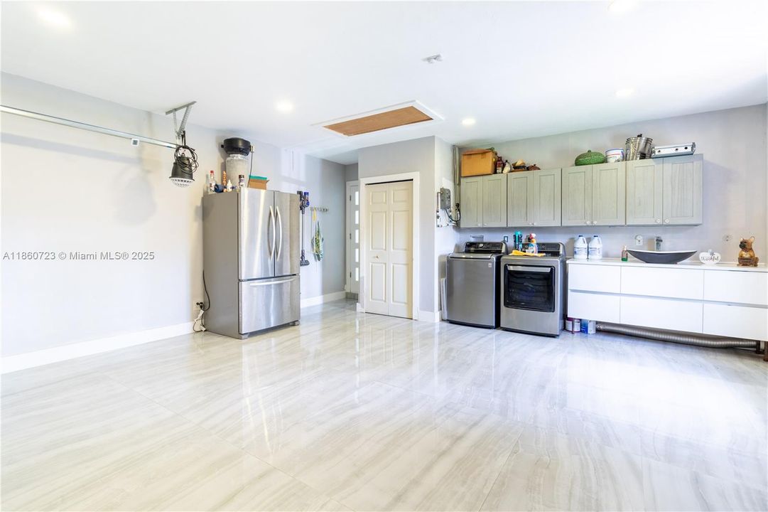 For Sale: $599,900 (2 beds, 2 baths, 1672 Square Feet)