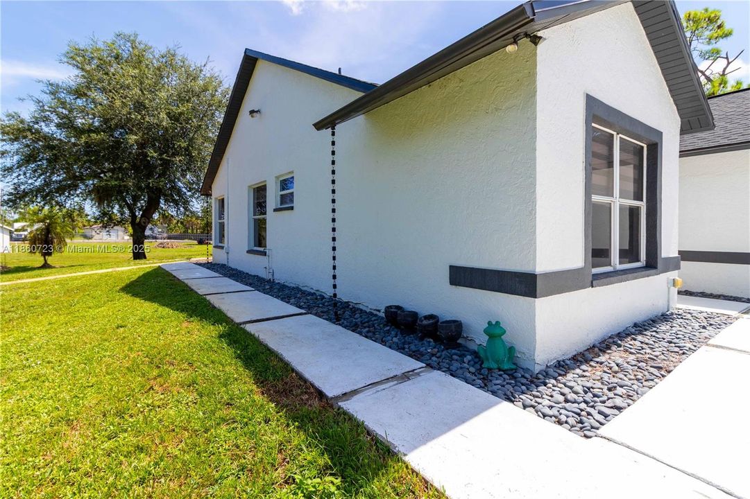 For Sale: $599,900 (2 beds, 2 baths, 1672 Square Feet)