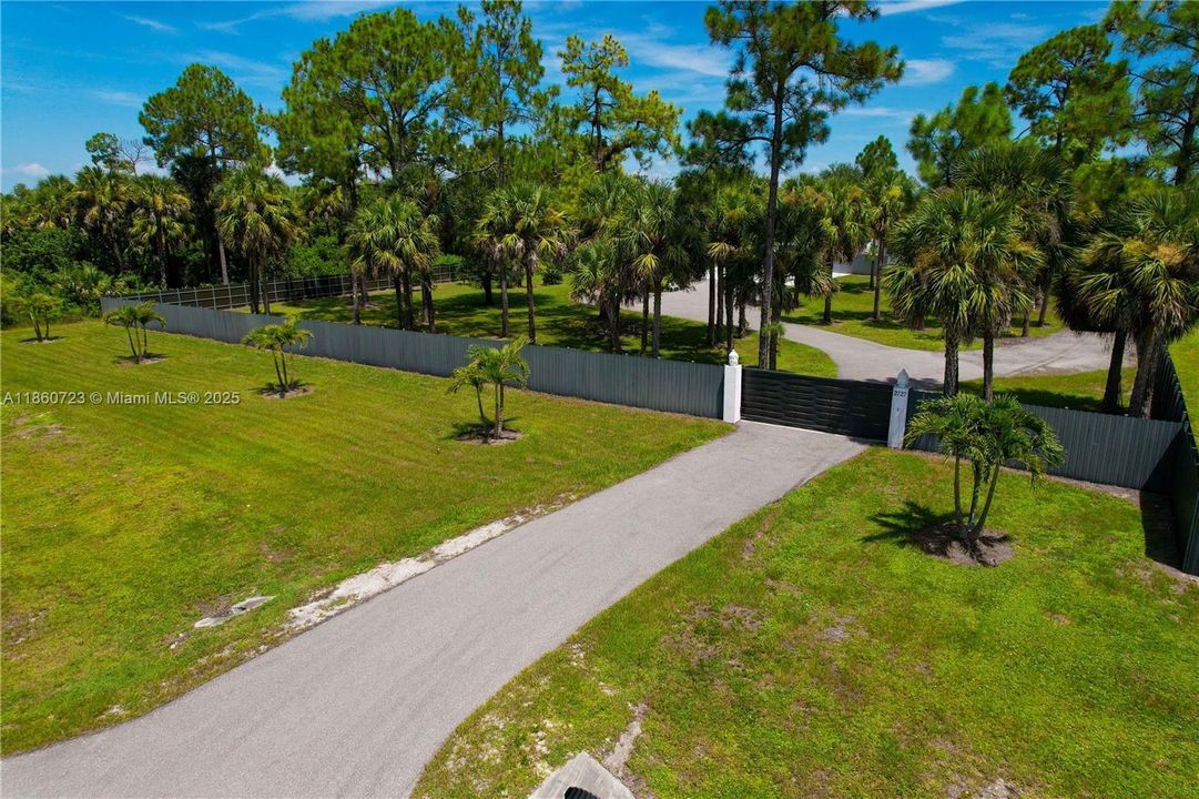 For Sale: $599,900 (2 beds, 2 baths, 1672 Square Feet)