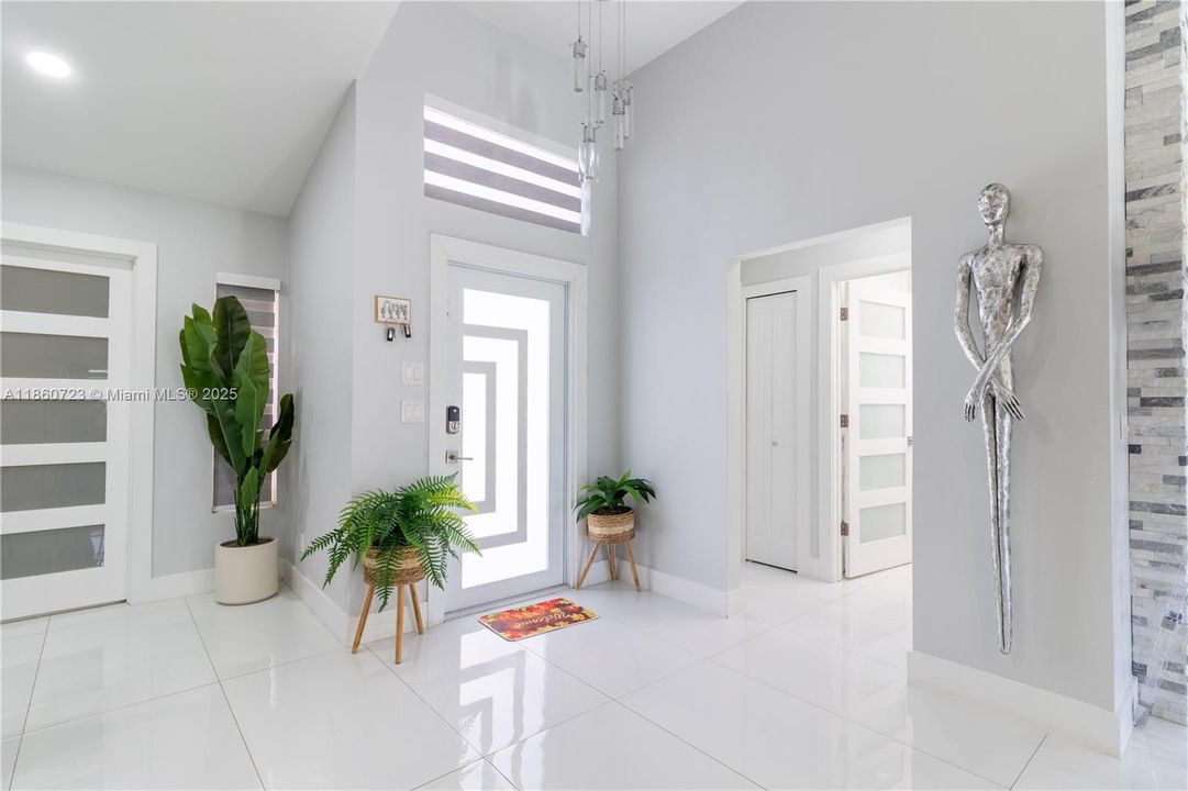 For Sale: $599,900 (2 beds, 2 baths, 1672 Square Feet)