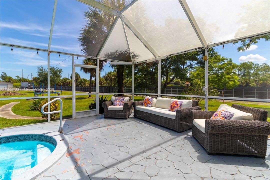 For Sale: $599,900 (2 beds, 2 baths, 1672 Square Feet)