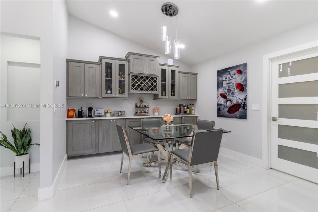 For Sale: $599,900 (2 beds, 2 baths, 1672 Square Feet)