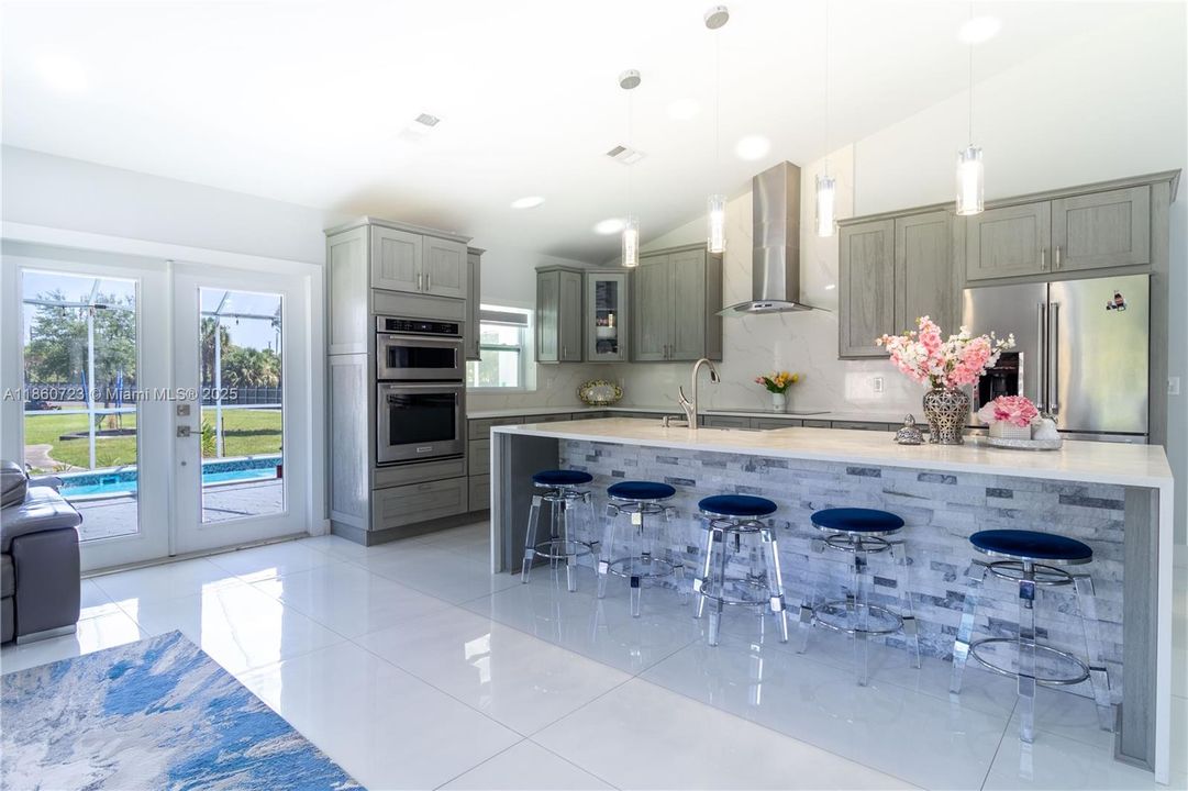 For Sale: $599,900 (2 beds, 2 baths, 1672 Square Feet)