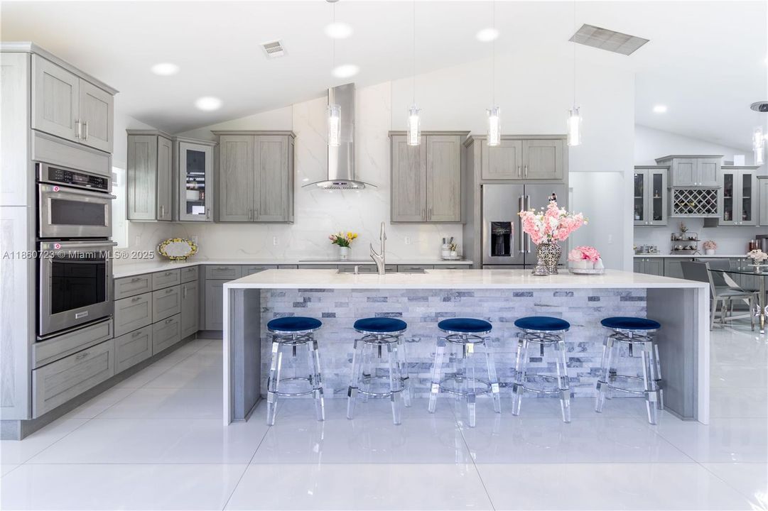 For Sale: $599,900 (2 beds, 2 baths, 1672 Square Feet)