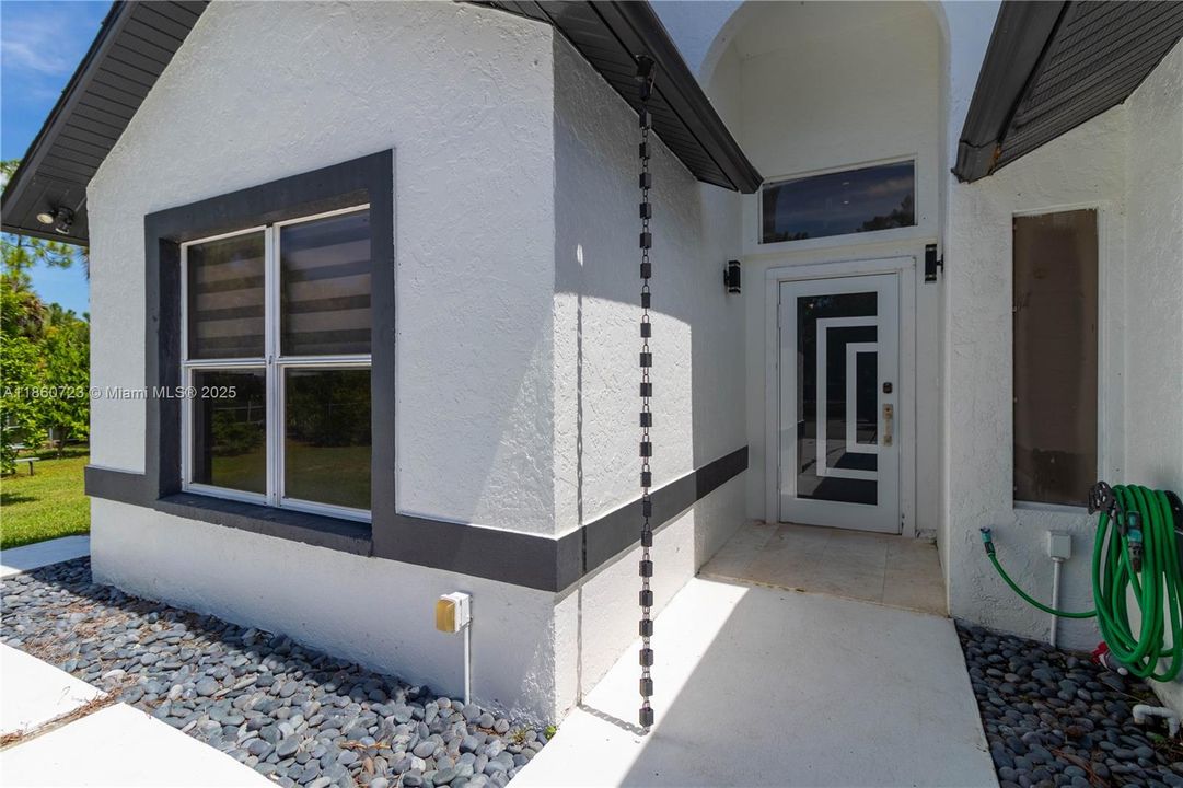 For Sale: $599,900 (2 beds, 2 baths, 1672 Square Feet)