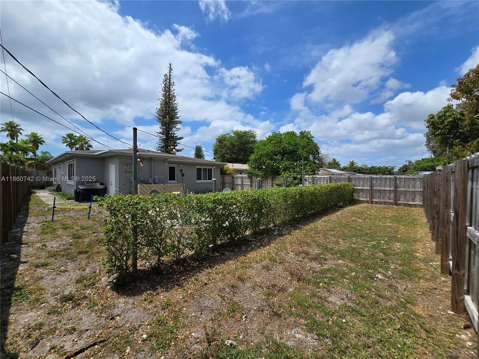 2283 Ne  2Beds 1Bath