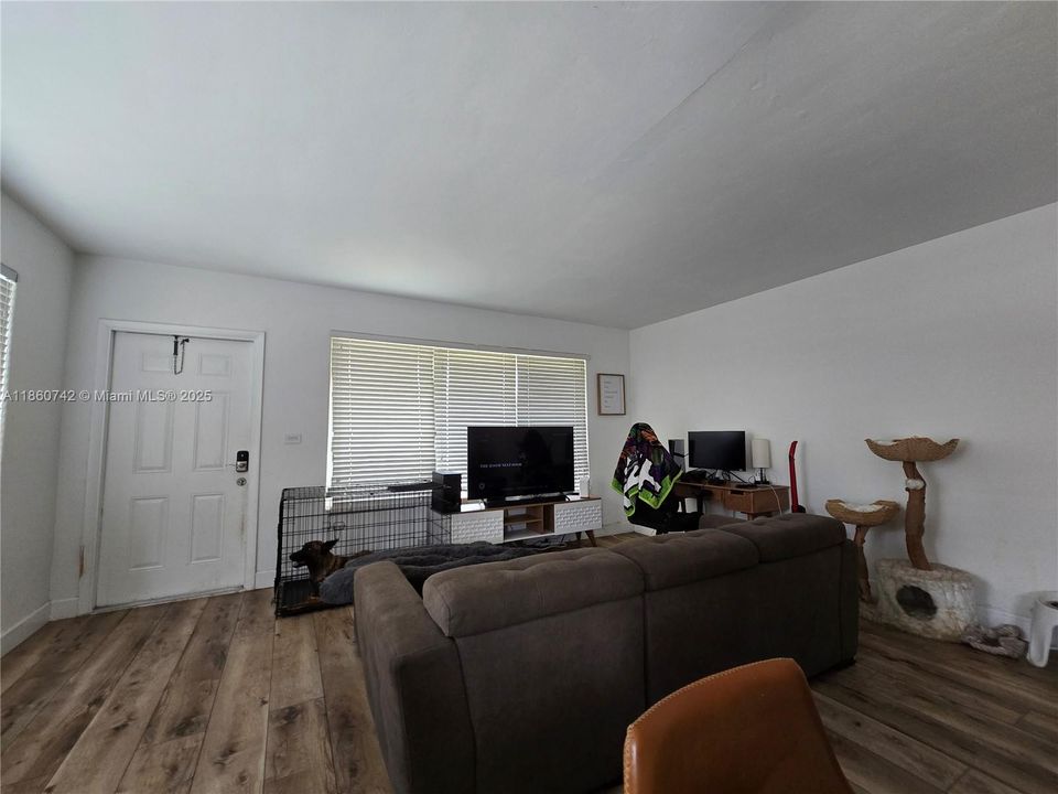 2283 Ne  2Beds 1Bath