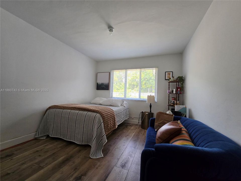 2283 Ne  2Beds 1Bath