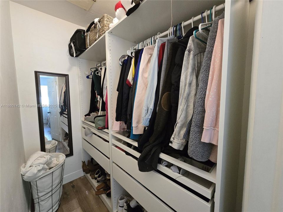 2283 Ne  2Beds 1Bath