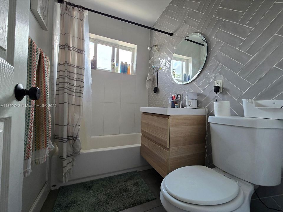 2283 Ne  2Beds 1Bath