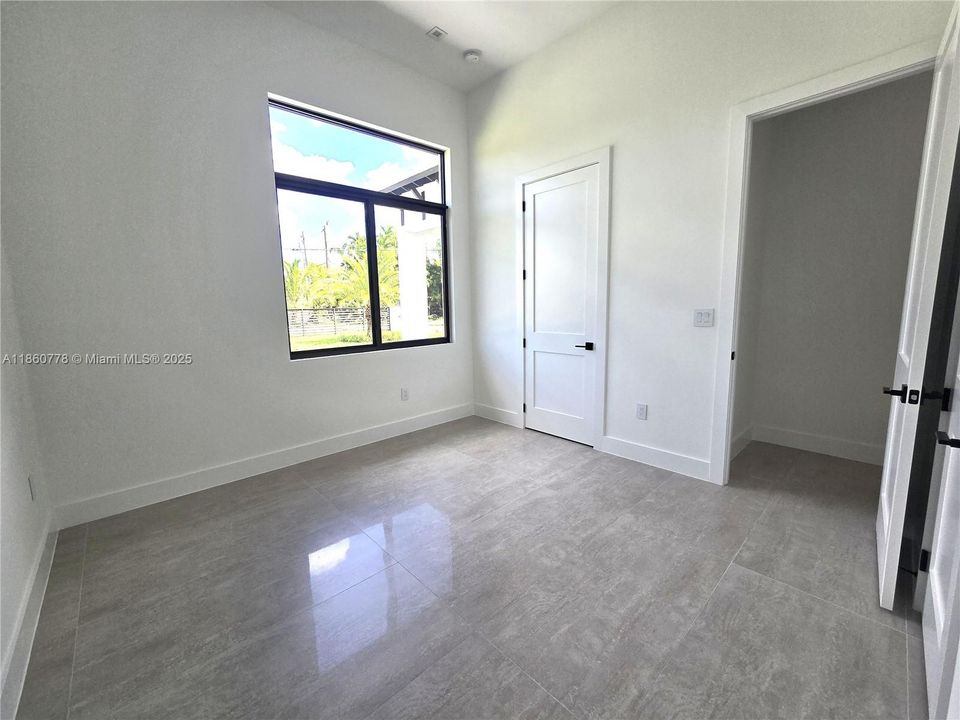 Recently Sold: $1,495,000 (5 beds, 4 baths, 3328 Square Feet)
