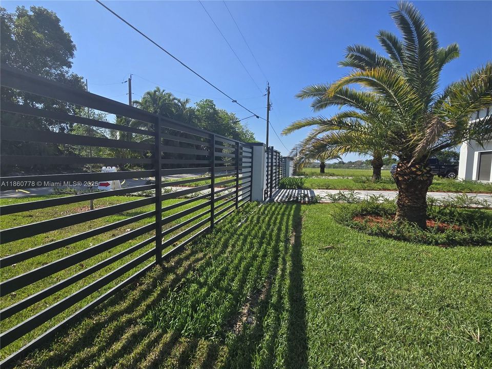 Recently Sold: $1,495,000 (5 beds, 4 baths, 3328 Square Feet)