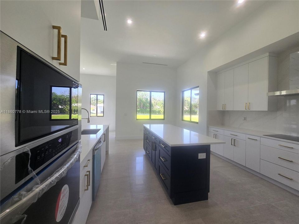 Recently Sold: $1,495,000 (5 beds, 4 baths, 3328 Square Feet)
