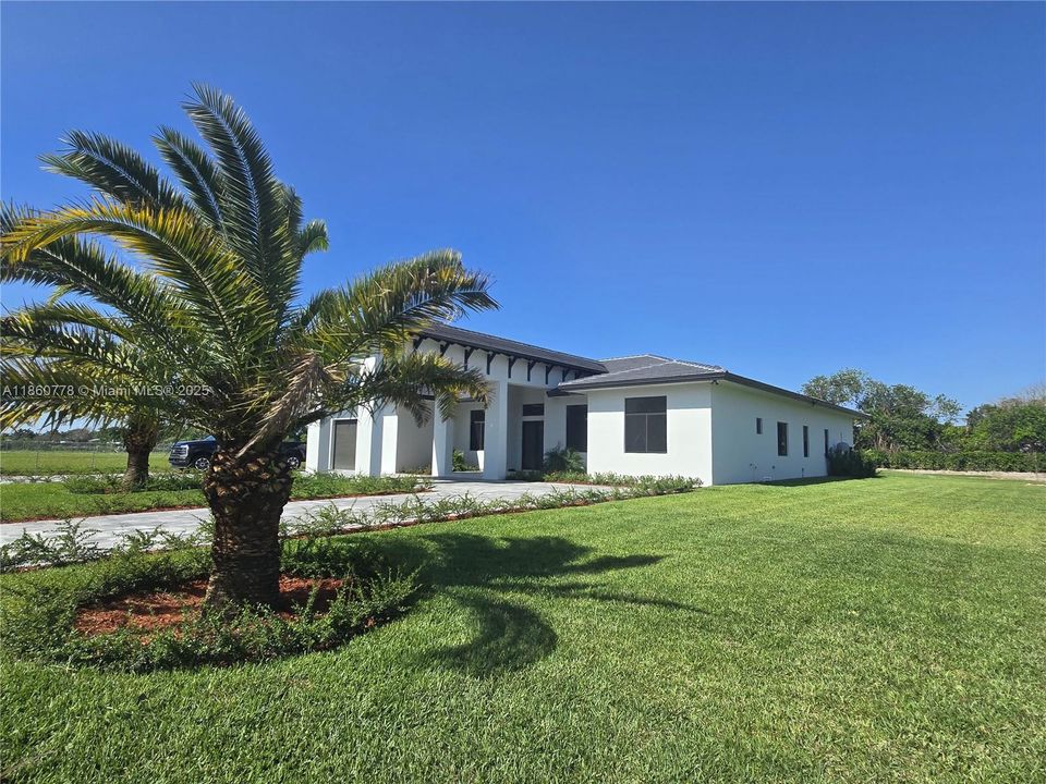 Recently Sold: $1,495,000 (5 beds, 4 baths, 3328 Square Feet)