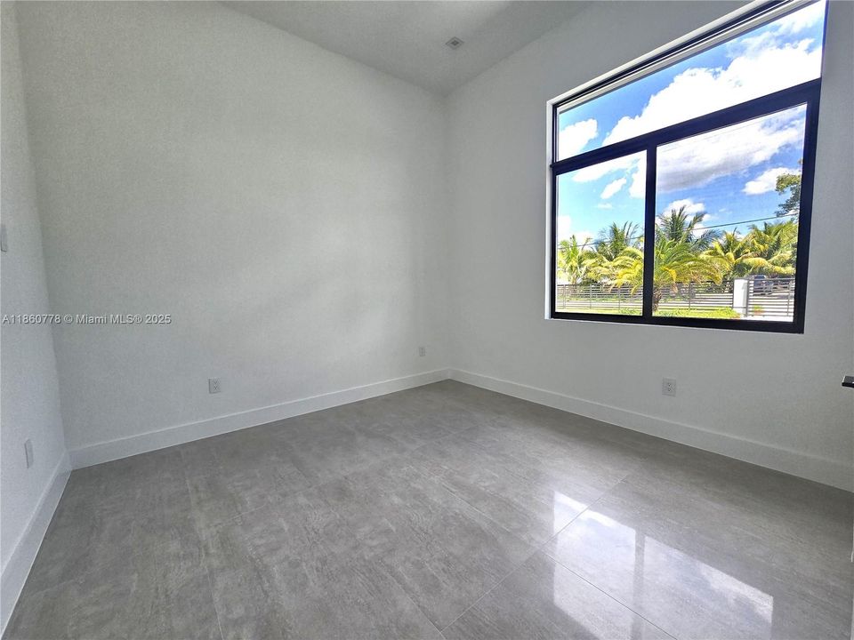 Recently Sold: $1,495,000 (5 beds, 4 baths, 3328 Square Feet)