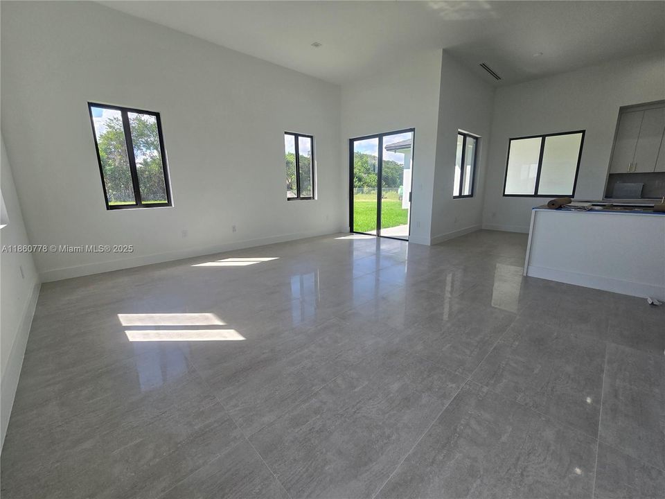 Recently Sold: $1,495,000 (5 beds, 4 baths, 3328 Square Feet)