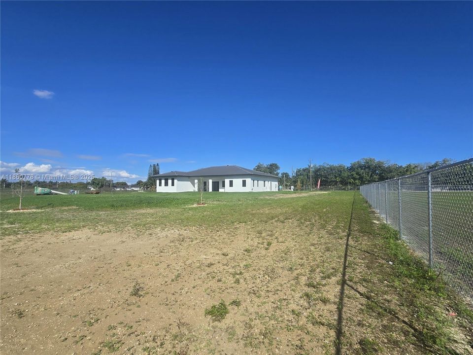 Recently Sold: $1,495,000 (5 beds, 4 baths, 3328 Square Feet)